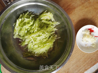 凉拌莴笋的做法步骤：2