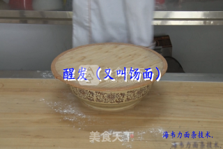 饸饹面的做法“图解”压饸饹的做法步骤：5