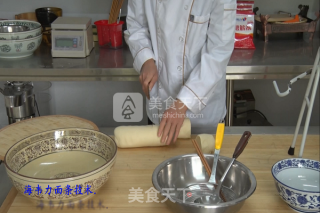 饸饹面的做法“图解”压饸饹的做法步骤：6