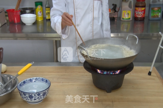 饸饹面的做法“图解”压饸饹的做法步骤：8