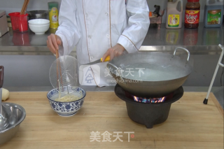 饸饹面的做法“图解”压饸饹的做法步骤：9