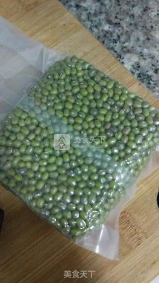 自发绿豆芽的做法步骤：1