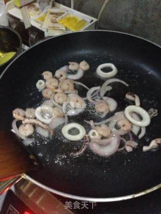 海鲜意面的做法步骤：3