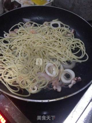 海鲜意面的做法步骤：5