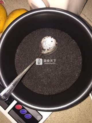 芒果樱桃蓝莓酸奶蛋糕（免烤）的做法步骤：3