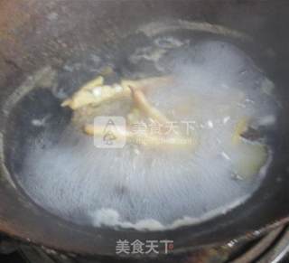 三高吃什么好-灵芝枸杞凤爪汤的做法步骤：3
