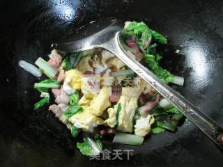 咸肉小白菜炒鸡蛋的做法步骤：7