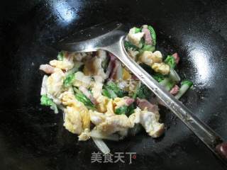 咸肉小白菜炒鸡蛋的做法步骤：9