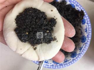 红糖黑芝麻小饼的做法步骤：4