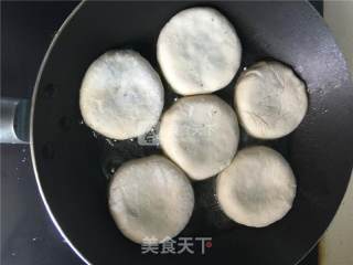 红糖黑芝麻小饼的做法步骤：6