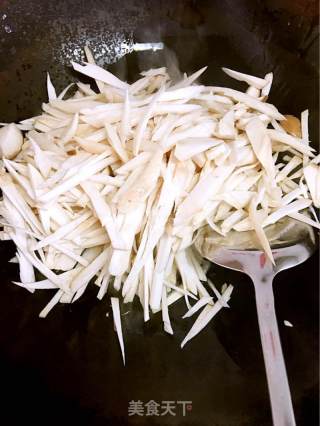 泡椒炒杏鲍菇的做法步骤：4