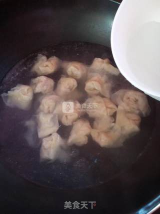 适合宝宝吃的鲜嫩～馄饨的做法步骤：9
