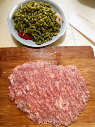 肉沫豇豆的做法步骤：1