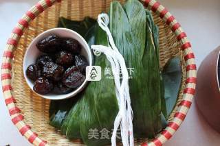 不一样的粽子——玫瑰花酱淋红豆蜜枣粽的做法步骤：3