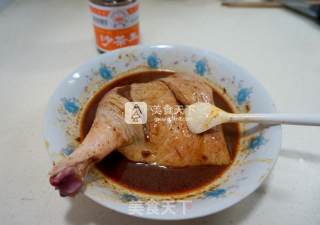 烤沙茶鸭腿儿的做法步骤：4