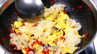 【银耳炒鸭蛋】平民的燕窝的做法步骤：4