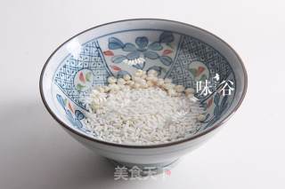 止咳川贝雪梨粥的做法步骤：2