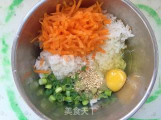 米饭胡萝卜丸——  剩饭的华丽变身的做法步骤：2