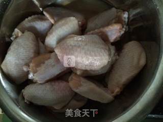 卤鸡翅的做法步骤：1