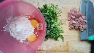 菠菜鸡蛋煎饼的做法步骤：1