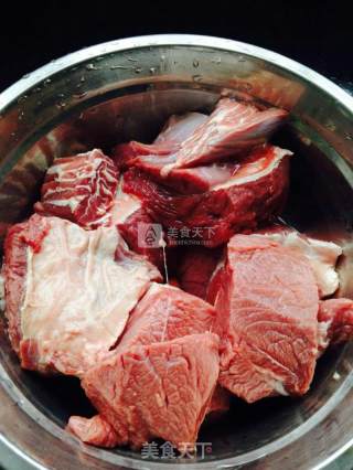 卤牛肉的做法步骤：1