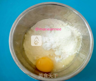 手工揉面豆沙花朵面包的做法步骤：1