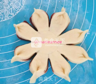 手工揉面豆沙花朵面包的做法步骤：24