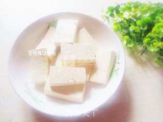 椒盐豆腐串的做法步骤：1