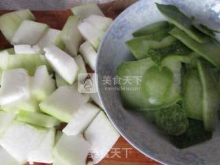 贝尖腊肉煲冬瓜的做法步骤：5