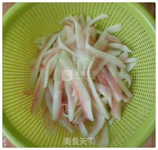 凉拌西瓜皮的做法步骤：2