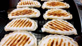 韭菜盒子的做法步骤：12