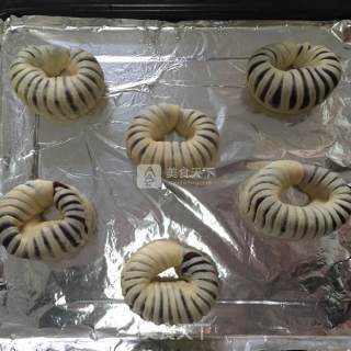 豆沙花面包的做法步骤：11