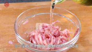 私房小菜一碟之【肉丝南瓜花】的做法步骤：2