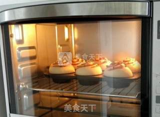 超级松软的奶油肉松香葱小面包的做法步骤：12