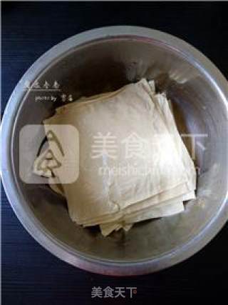 【不用擀皮不用油炸，健康春卷简单做】腐皮春卷的做法步骤：7
