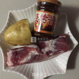 土豆片烤五花肉的做法步骤：1