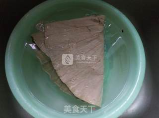 荷香剁椒鱿鱼虾的做法步骤：2