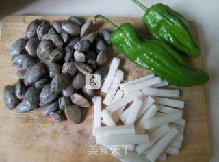 香辣花蛤炒年糕的做法步骤：1