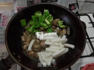 香辣花蛤炒年糕的做法步骤：7