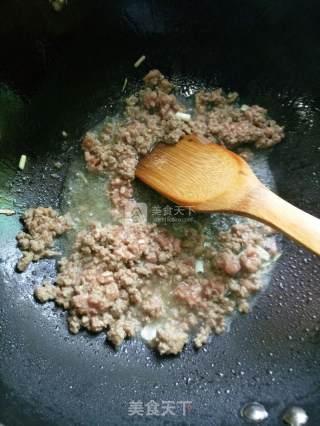 “西红柿胡萝卜牛肉酱”牛肉酱拌饭的做法步骤：3