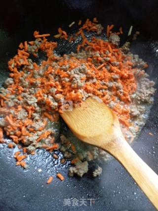 “西红柿胡萝卜牛肉酱”牛肉酱拌饭的做法步骤：4