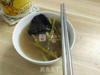 灵芝石斛猪骨汤的做法步骤：3