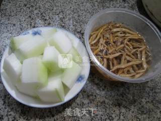 黄花菜烧冬瓜的做法步骤：1