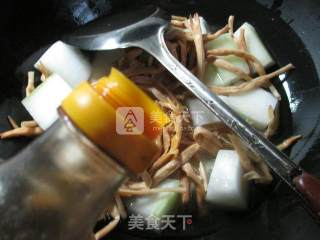 黄花菜烧冬瓜的做法步骤：6