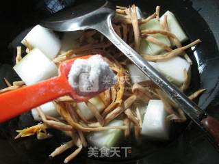 黄花菜烧冬瓜的做法步骤：7