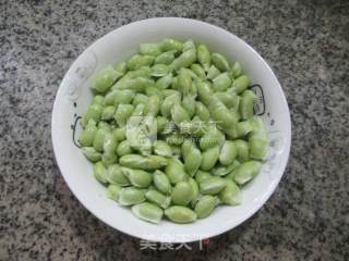 洋葱炒毛豆的做法步骤：2
