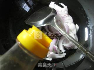 洋葱炒毛豆的做法步骤：4