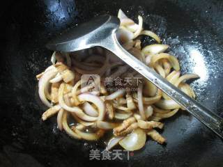 洋葱炒毛豆的做法步骤：5