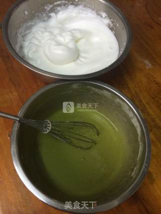 抹茶草莓蛋糕卷的做法步骤：1