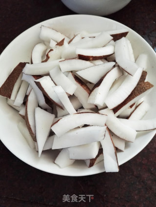 牛尾巴炖椰子黑豆汤的做法步骤：5
